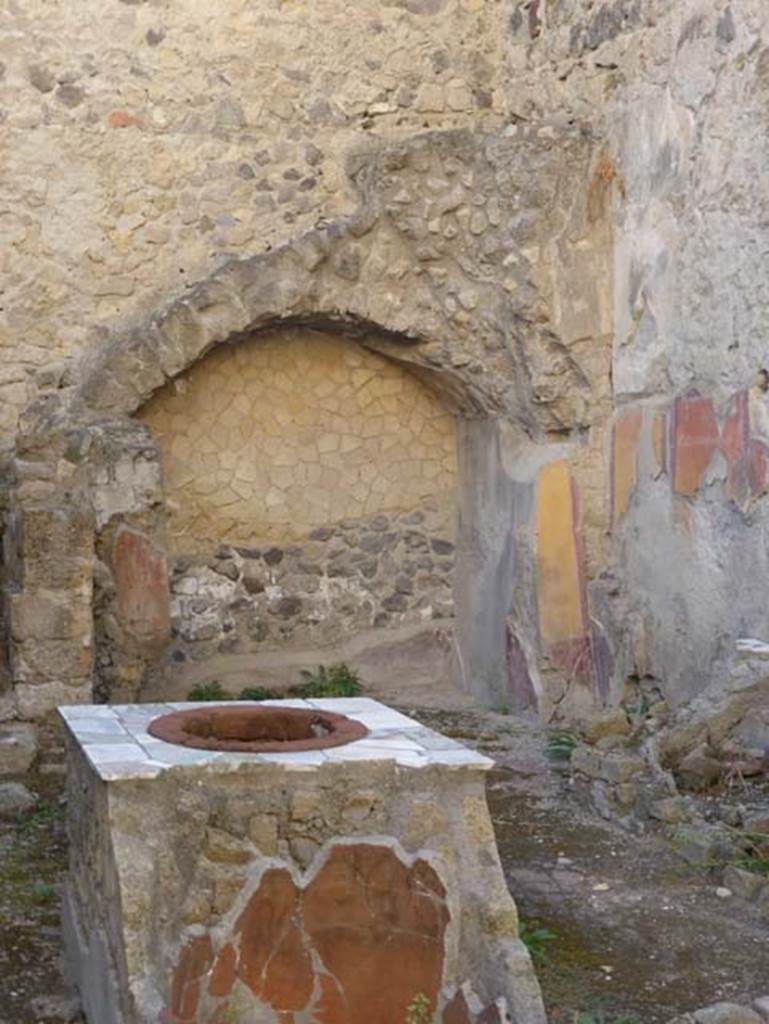 Ins. VI 19, Herculaneum, September 2015. Looking towards south wall.